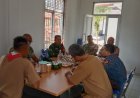Babinsa Bahas Program Ketarunaan Bersama Guru SMKN 1 Plered di Desa Rawasari