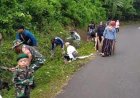 Babinsa dan Warga Ciramahilir Gotong Royong Bersihkan Jalan Desa